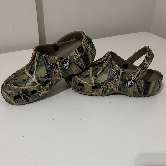 CROCS W9 Camouflage Shoes - Picture 4 of 11